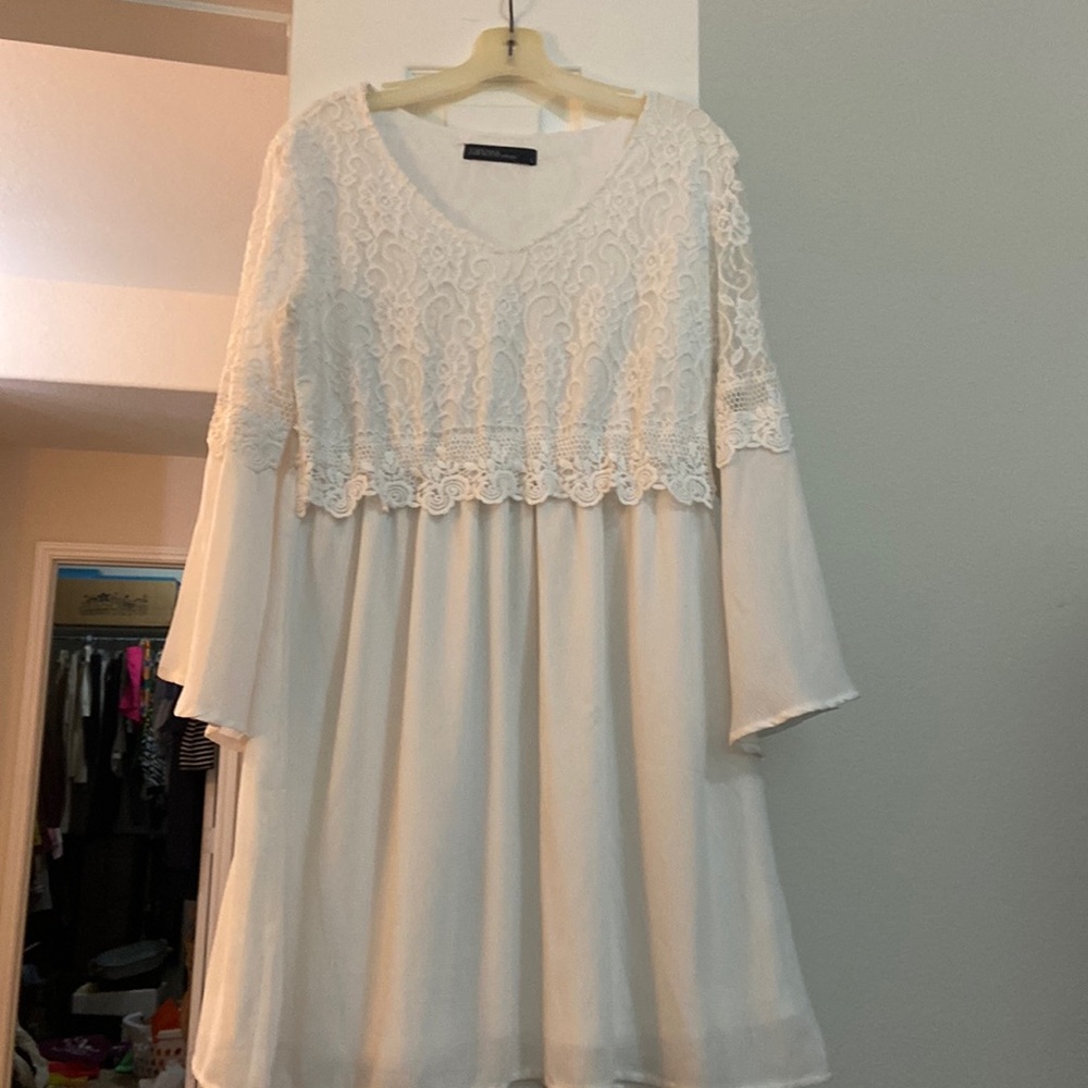Zamora mini white lace dress with flutter sleeve.Size L